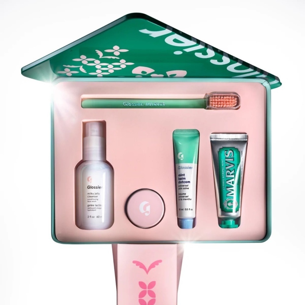Glossier Cross Country Kit NWT - Picture 2 of 6